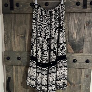 Elegant Black and White Floral Maxi Skirt